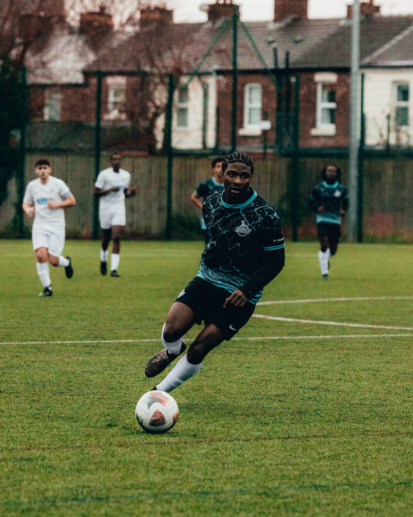 GTA player dribbling past opponent